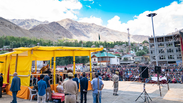 परम पावन दलाई लामा के व्याख्यान के दौरान हुसैनी बगीचे का एक दृश्य, कारगिल, लद्दाख, जम्मू-कश्मीर, भारत, जुलाई २५, २०१८   चित्र/तेनज़िन छोजोर