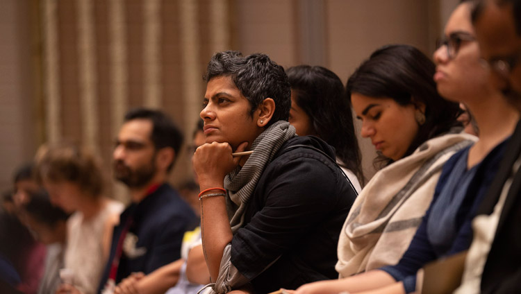 श्रोतागण परम पावन दलाई लामा को उनके व्याख्यान के दौरान सुनते हुए, बेंगलुरु, कर्नाटक, भारत, अगस्त ११, २०१८  चित्र/तेनज़िन छोजोर