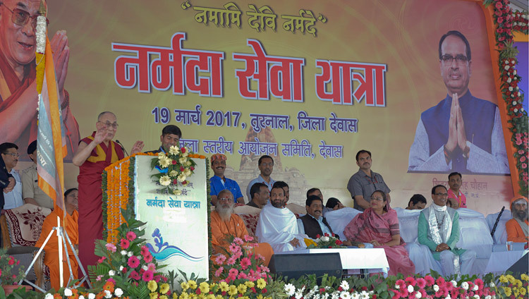 His Holiness the Dalai Lama speaking at Narmade-Sewa Yatra in Turnal, Madhya Pradesh, India on March 19, 2017. Photo by Lobsang Tsering/OHHDL