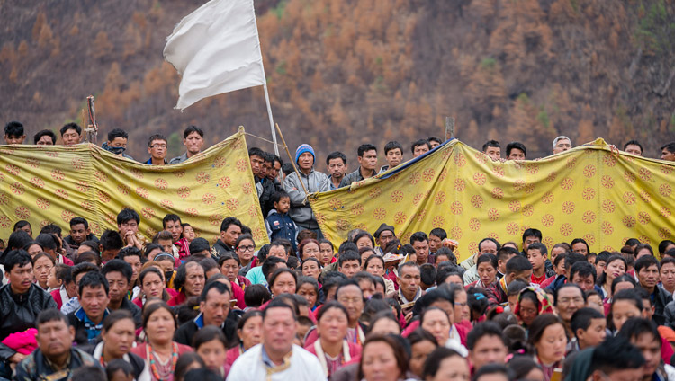 Some of the estimated 20,000 people attending His Holiness the Dalai Lama's teaching in Dirang, Arunachal Pradesh, India on April 6, 2017. Photo by Tenzin Choejor/OHHDL