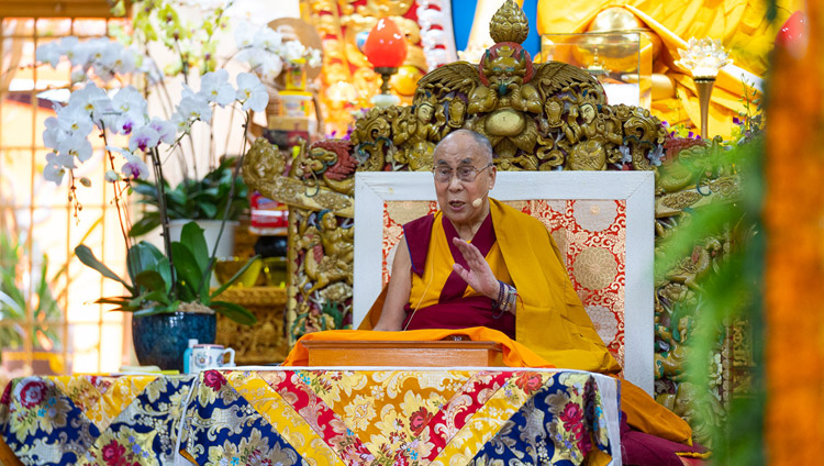 दक्षिण पूर्व एशिया के समूहों के अनुरोध पर परम पावन दलाई लामा अपने प्रवचनों के प्रथम दिन बोलते हुए, धर्मशाला, हि. प्र., भारत, सितंबर ४, २०१८   चित्र/तेनज़िन छोजोर