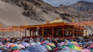 बोधिपथ प्रदीप' पर प्रवचन, दीर्घायु अभिषेक और दीर्घायु समर्पण