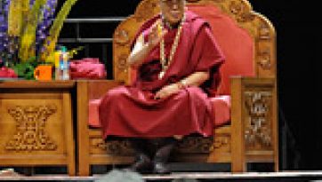 परम पावन दलाई लामा का कम्पेशन और यूनिवर्सल रेसपांसिबिलिटी (करुणा और सार्वभौमिक उत्तरदायित्व पर व्याख्यान)