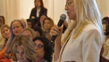 परम पावन दलाई लामा 'वुमन इन कम्पेशनेट लीड़रशिप' ब्रेकफॉस्ट में सम्मिलित