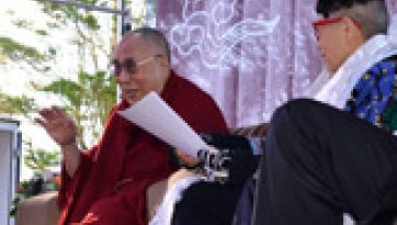 प्रवचन जारी और ब्लू माउंटेन में एक सार्वजनिक व्याख्यान