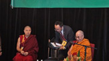 एक दीर्घायु  समर्पण , चीनी बुद्धिजीवियों के साथ एक बैठक और ब्लू माउंटेन में प्रवचन  जारी