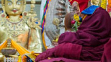 परम पावन दलाई लामा के  लिए दीर्घायु प्रार्थना समर्पण