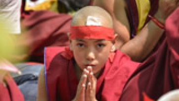 ३३ वें कालचक्र अभिषेक के दौरान शिष्यों  का मंडल प्रवेश