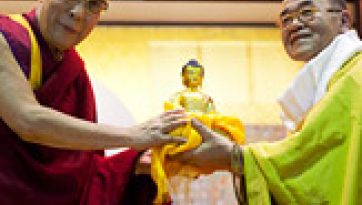 शुचि - इन  विश्वविद्यालय में तिब्बती बौद्ध धर्म में तंत्र की व्याख्या