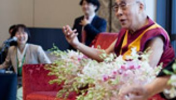 शिंतो अनुयायियों के साथ एक अनौपचारिक पारस्परिक संवाद