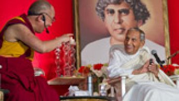 धर्म निरपेक्षता सभी धर्मों का सम्मान करना है – दलाई लामा तथा जे पी वासवानी ने कहा