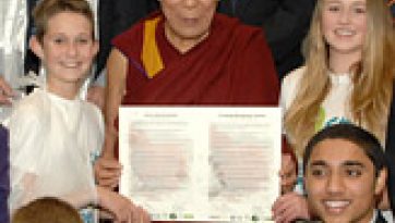 मीटिंग और एक सार्वजनिक व्याख्यान सुख का मार्ग पर ऑकलैंड शांति के शहर में