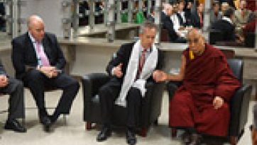 लुईविल यात्रा के दौरान वियतनाम बौद्ध संघ, विद्यालयीन छात्रों तथा मेयर से भेंट