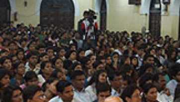 परम पूज्य दलाई लामा मुंबई की सेंट ज़ेवियर्स कॉलेज की यात्रा पर