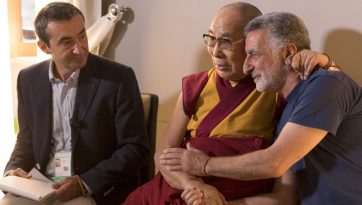 प्राचीन ग्रीक थियेटर में "शांति लोगों के मिलन में है" विषय पर सार्वजनिक व्याख्यान 