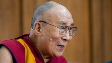 परमपावन दलाई लामा ने दो मुख्यमंत्रियों को बधाई दी 